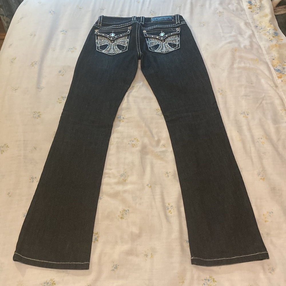 L.A. Idol usa jeans